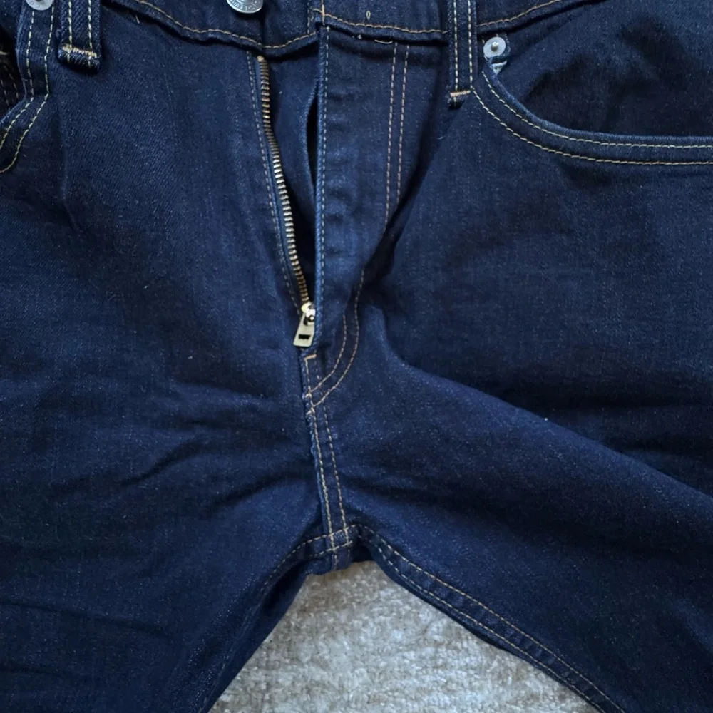 Levi's Men's Dark Indigo Slim Straight Jeans  W 34/ L 27.5